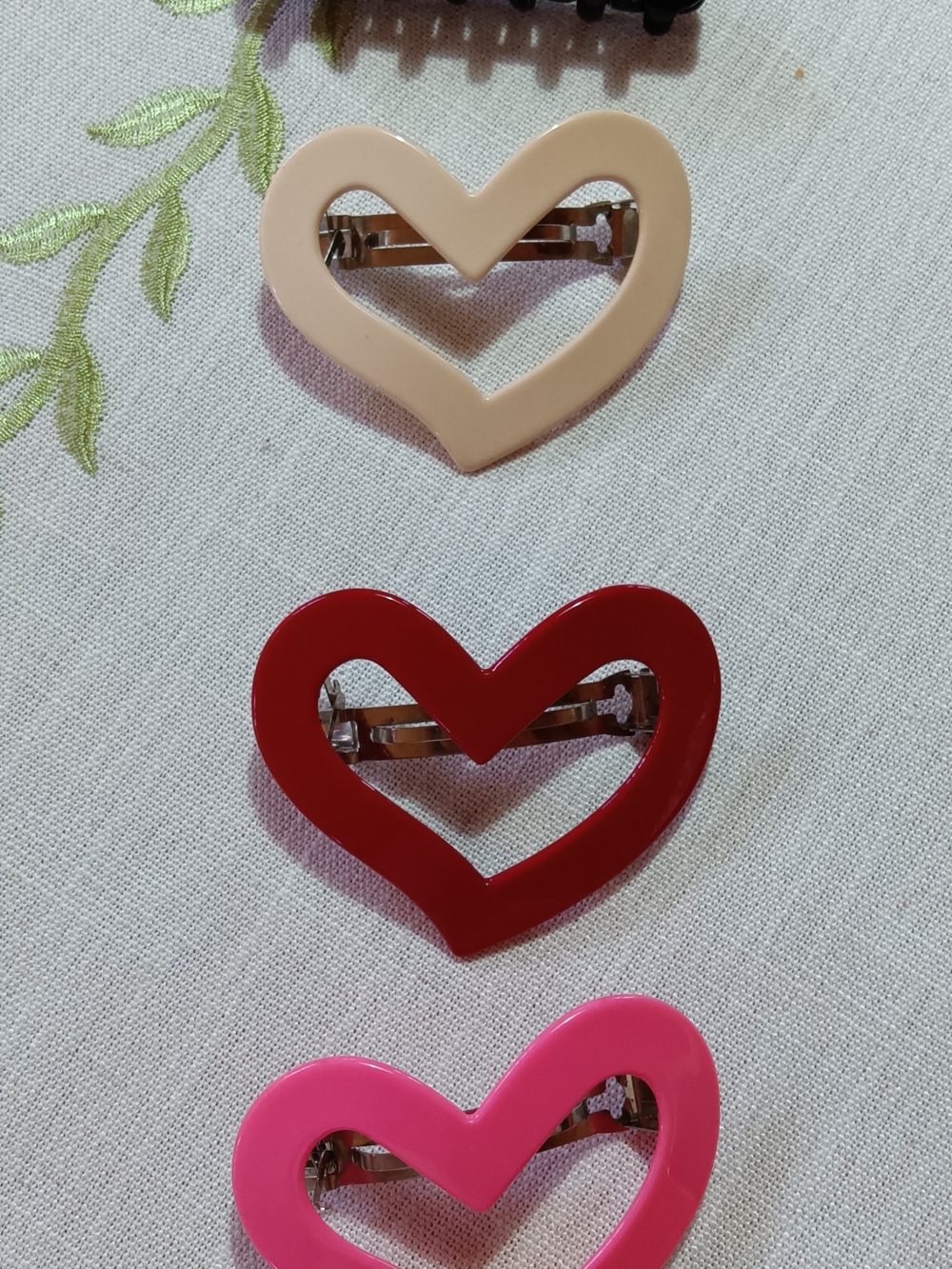Heart-Shaped Hair Clip Set - Beige, Red, Pink